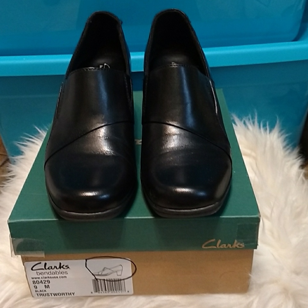 NEW IN BOX - CLARKS BENDABLES BLACK LEATHER HEELS